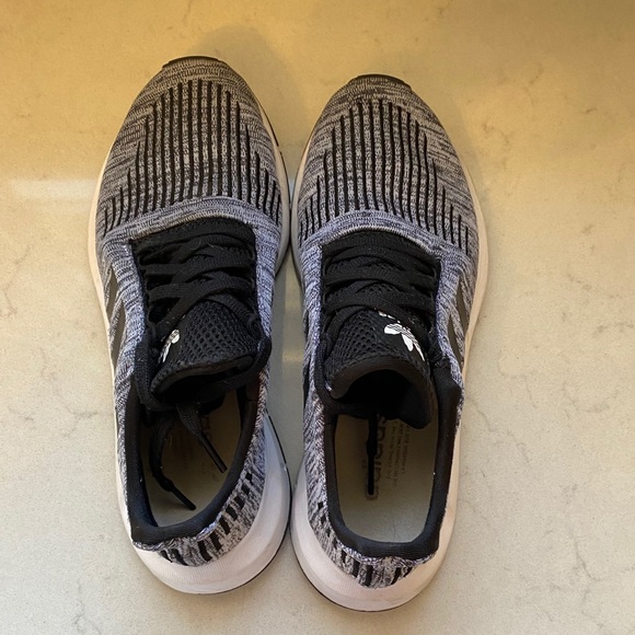 Adidas swift run black - Picture 2 of 3